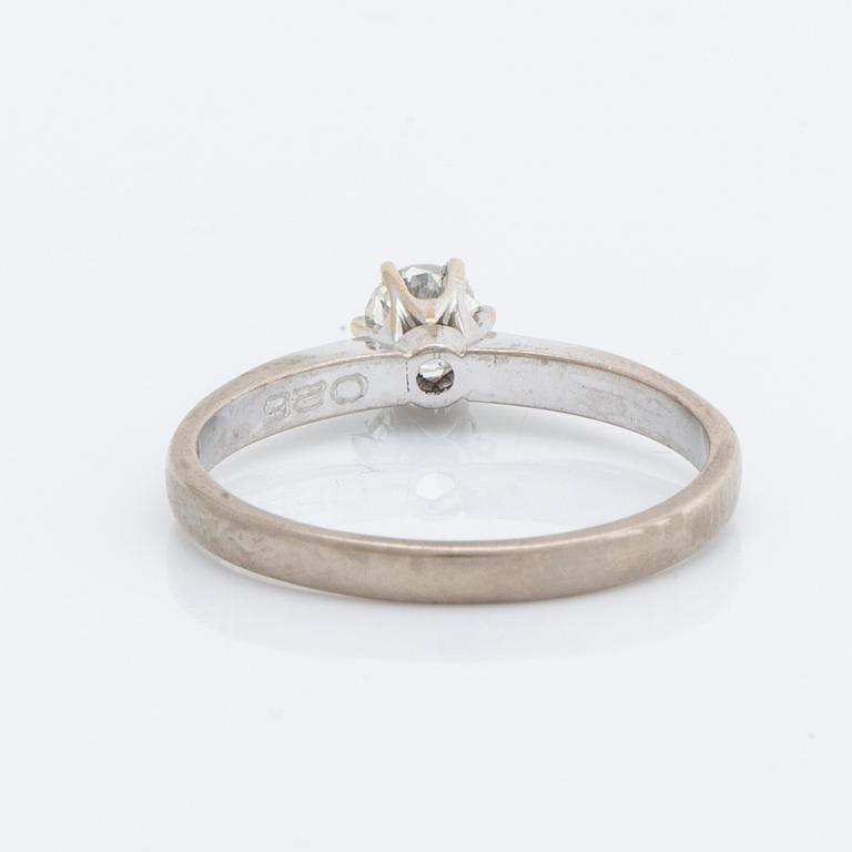 DIAMOND RING 18K whitegold 1 brilliant-cut diamond 0,25 ct inscribed.