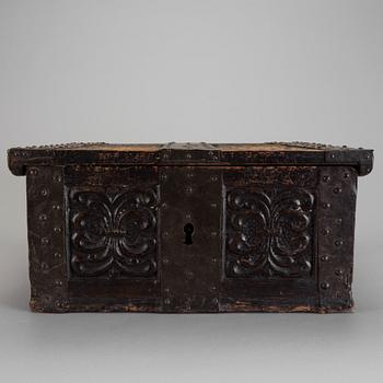 A carved baroque wooden box 17/18th century.