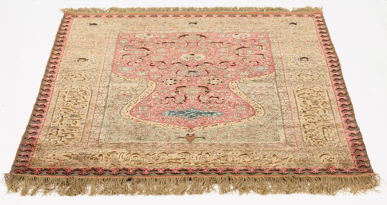 Matta, antik silke Kum Kapi med metallbroschering, Istanbul omkring 1910, "Sultan's Head Prayer" design.