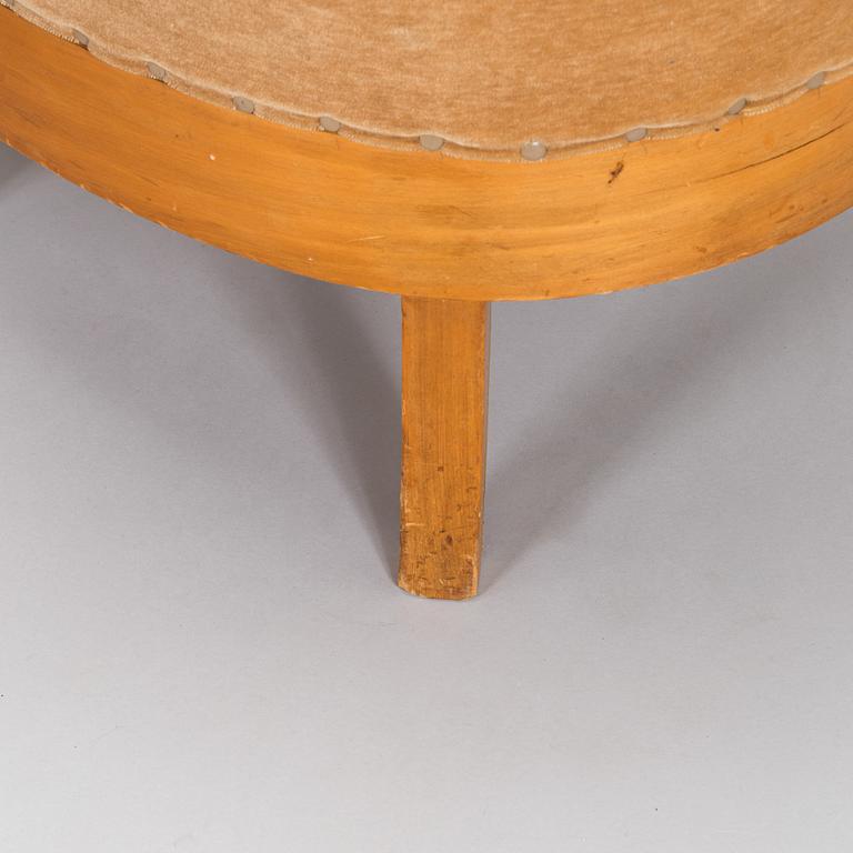 Adolf Koskinen, a pair of armchairs, manufactured by Elias Hollo Puunjalostustehdas, Finland, 1920s.