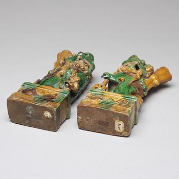 RÖKELSEHÅLLARE, ett par, biskviporslin. Qingdynastin, Kangxi (1662-1722).
