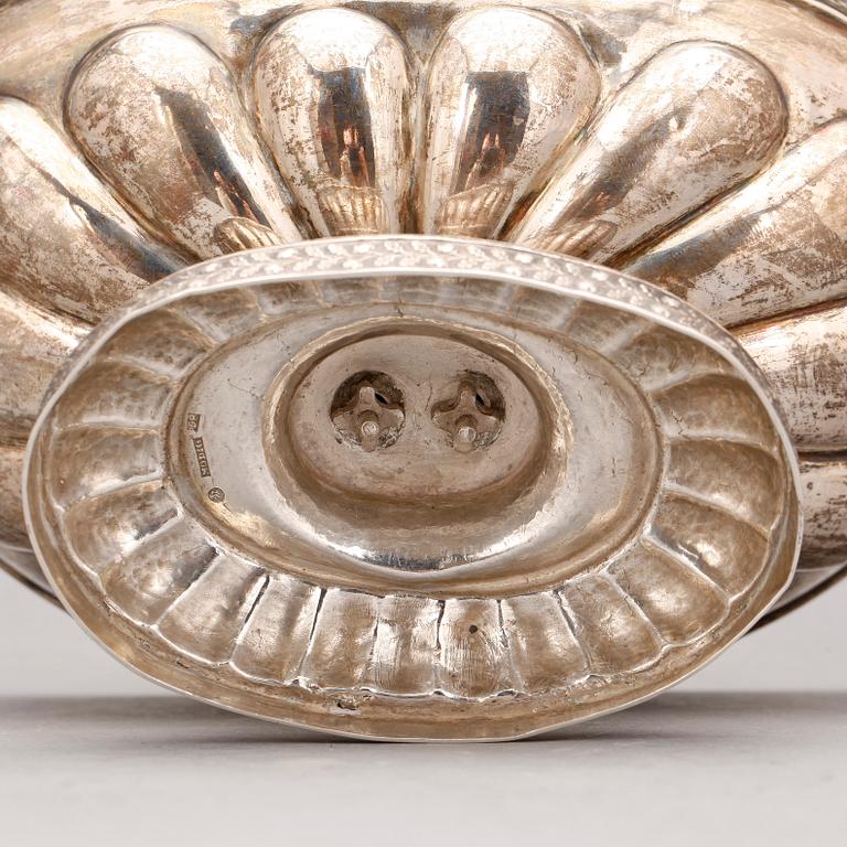 KONFEKTSKÅL, silver, Elias Modig, S:t Petersburg (1795-1834). Vikt 318 gram.