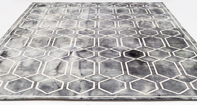 Matta, "Tie Dye Graphite Ink Rug", Dusty Deco, ca 395 x 290 cm.