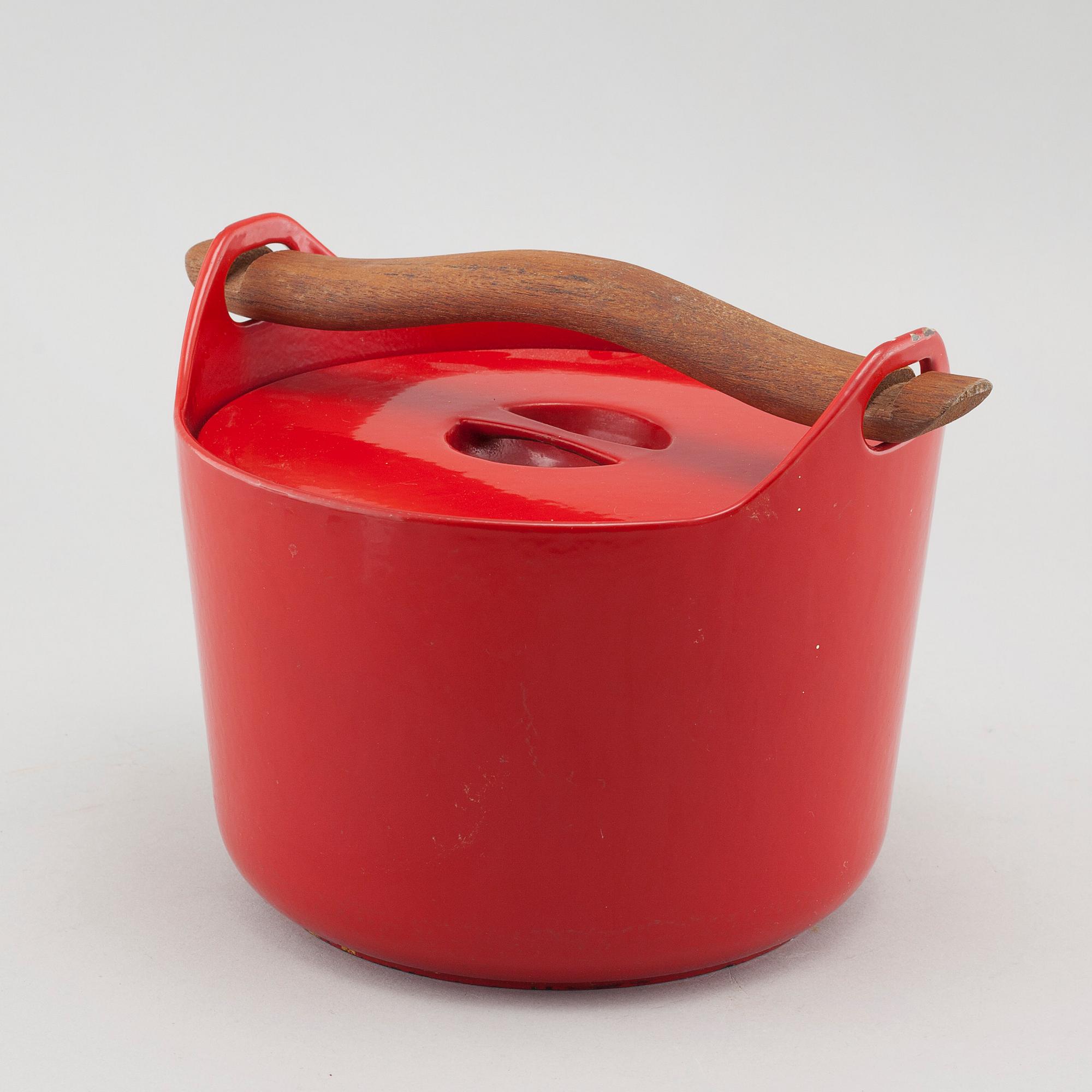 TIMO SARPANEVA, an enamel casserole pot for W Rosenlew & Co, Pori, Finland.