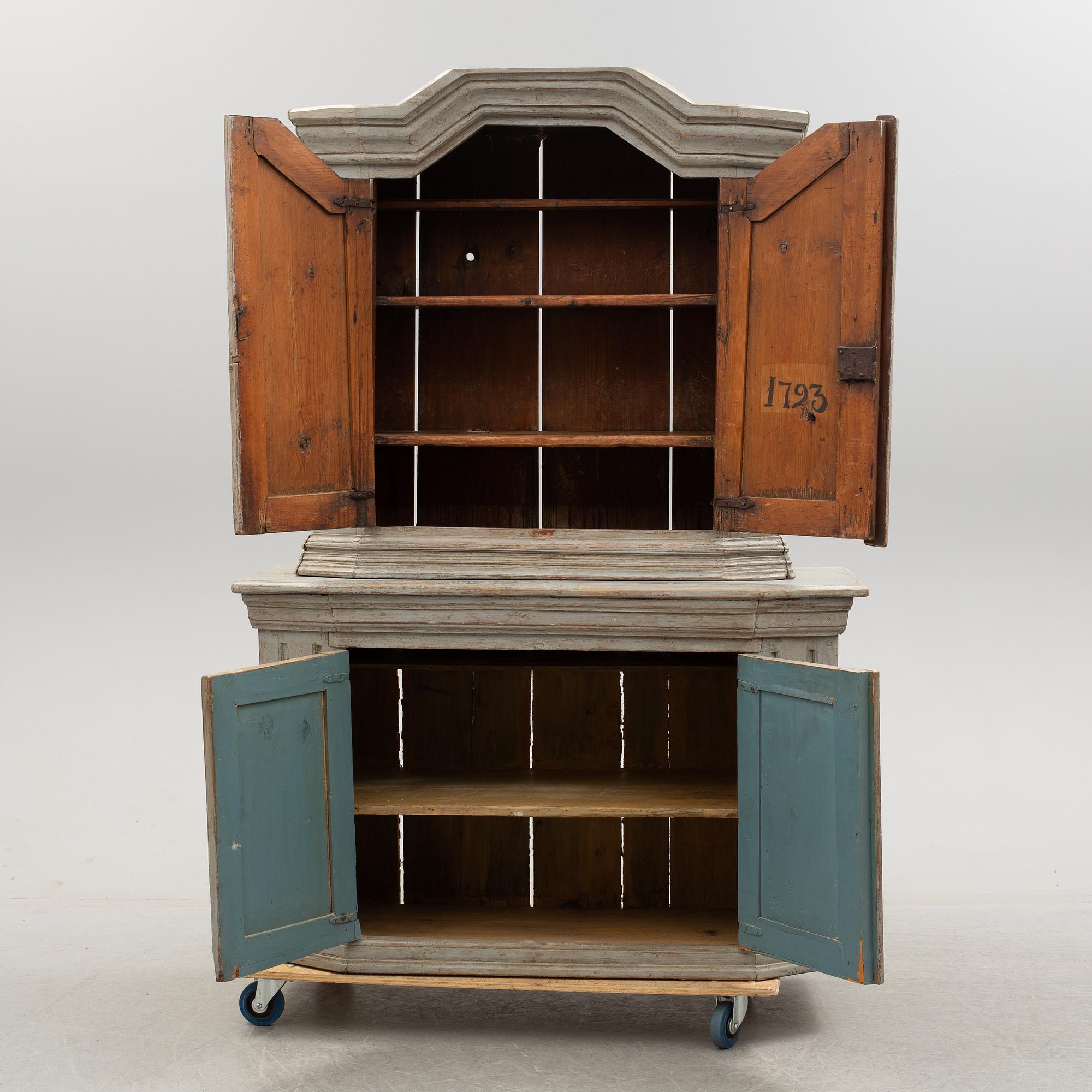 An 18th century Baroque cabinet.