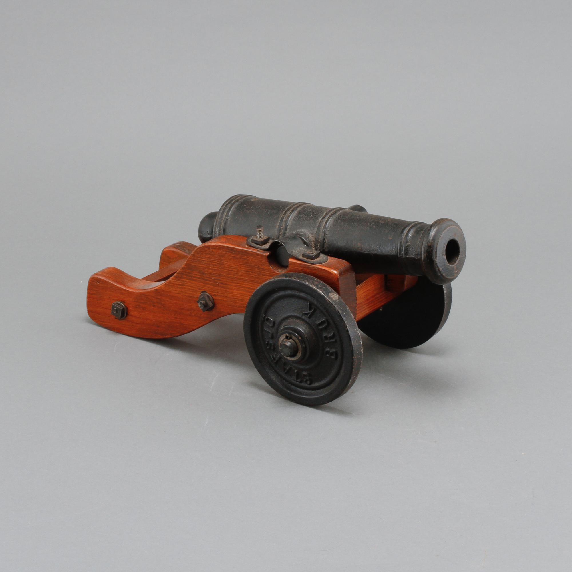 SALUTKANON, gjutjärn, Stafsjö bruk, 1900-talets andra hälft.