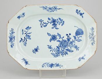 STEKFAT, 3 olika, porslin, Qianlong, Kina 1700-tal.