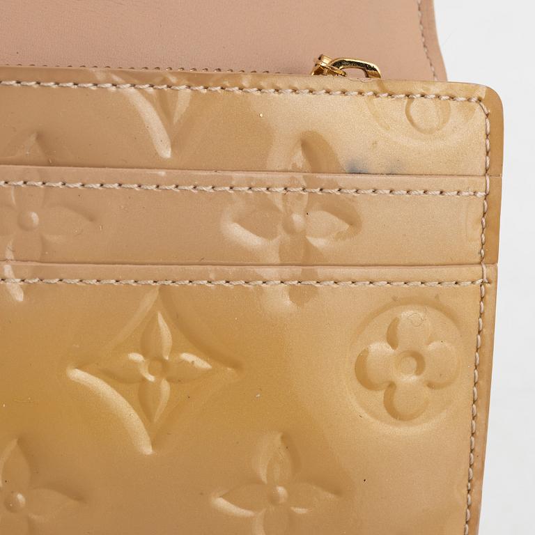 Louis Vuitton, a 'Sarah' vernis wallet.