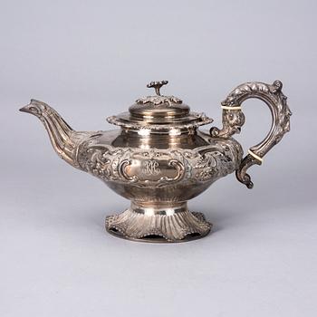 TEKANNA, silver, Irland, Dublin 1846, vikt 988 g.