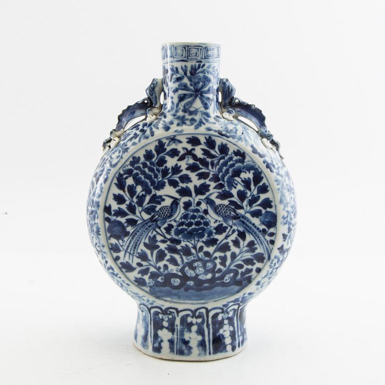 Pilgrim vase China circa 1900 porcelain.