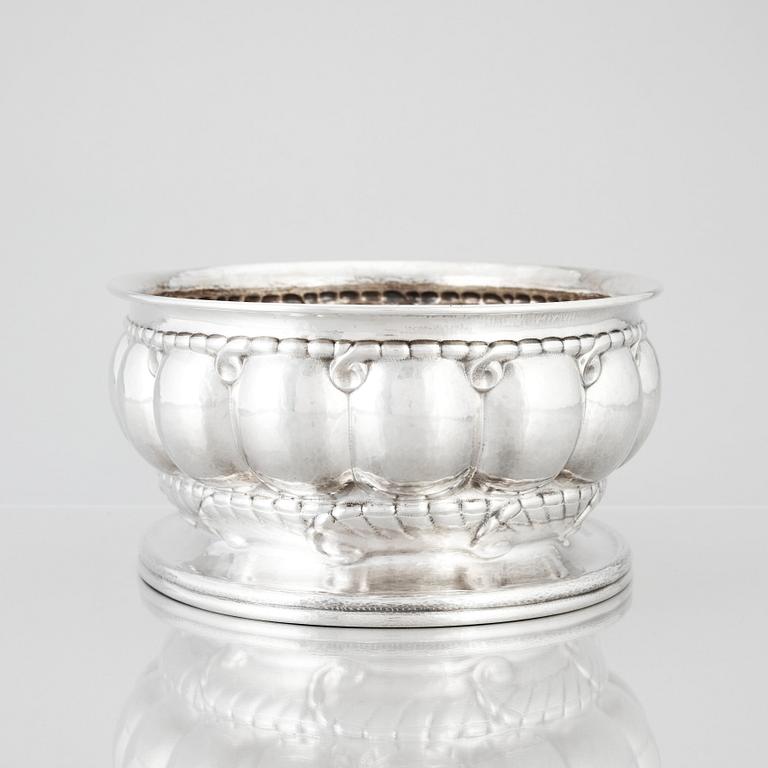 Georg Jensen, jardinière, Köpenhamn ca 1915-21, 830/1000 silver.