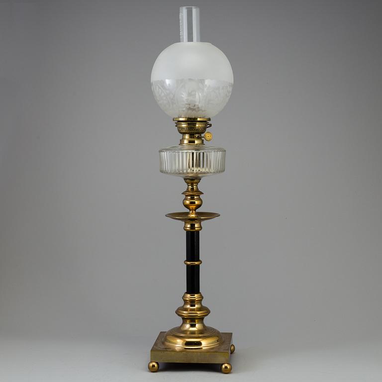 BORDSFOTOGENLAMPA, Skultuna Bruk No 40, mässing och svärtat trä, 1900-talets första hälft.