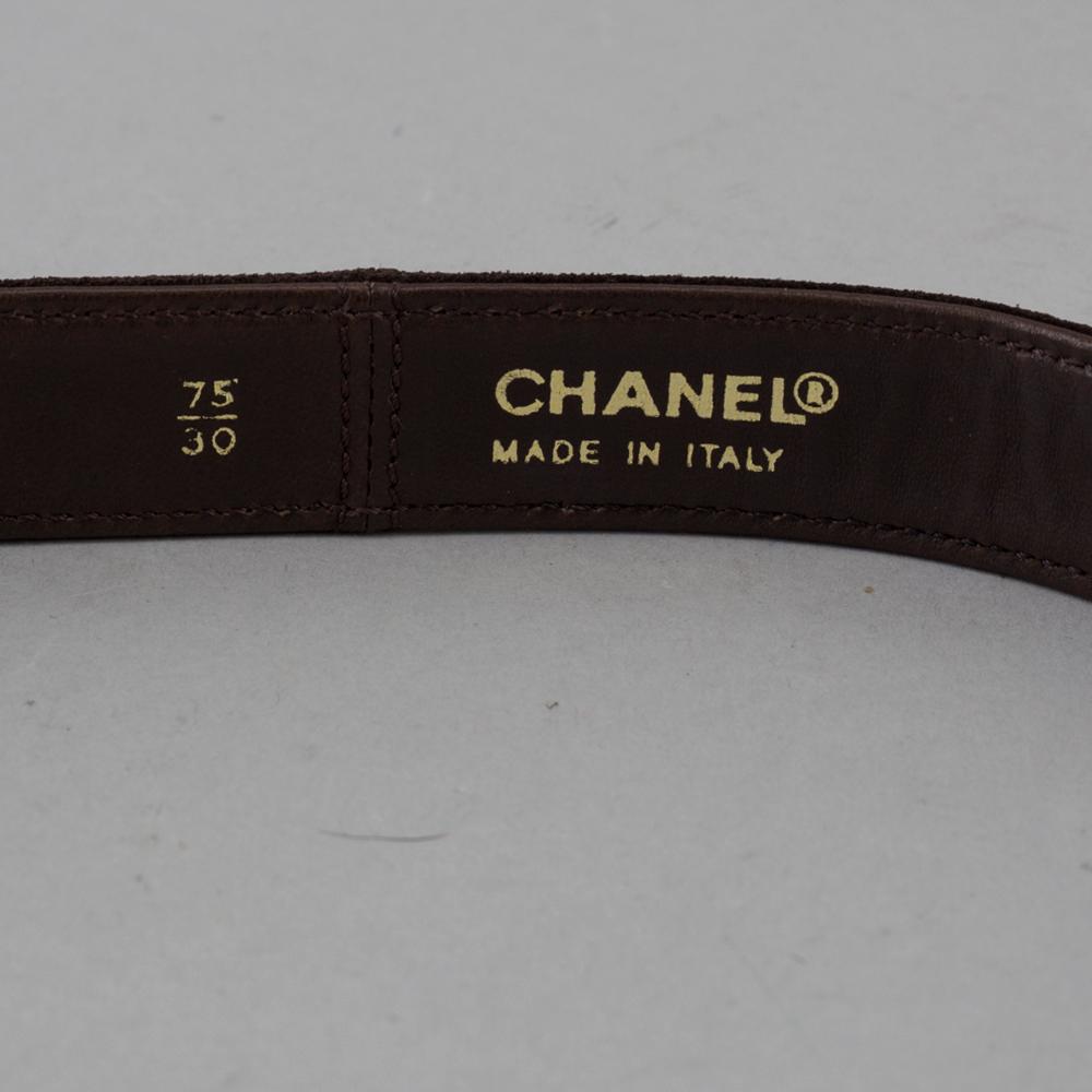 Choklad brown suede belt by Chanel.