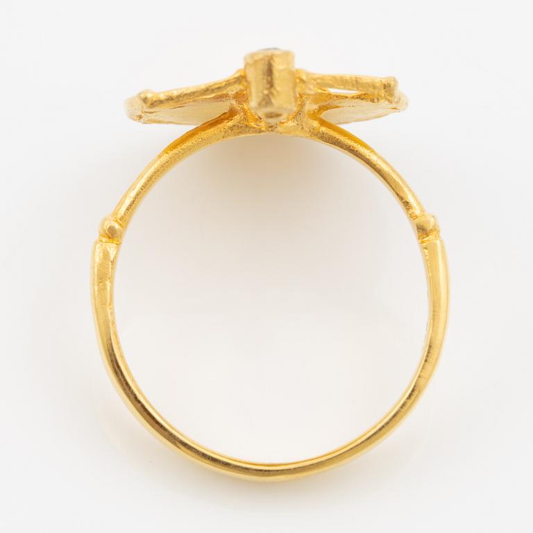 Ring, 18K guld med en rund briljantslipad diamant.