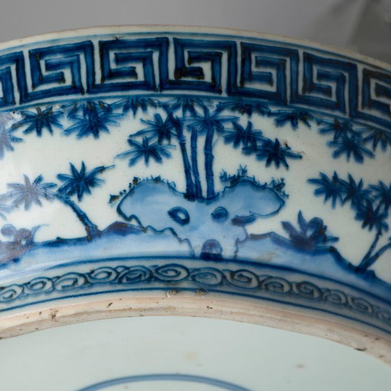 A blue and white box with cover, Ming dynasty, with Wanli mark and period (1572-1620).
