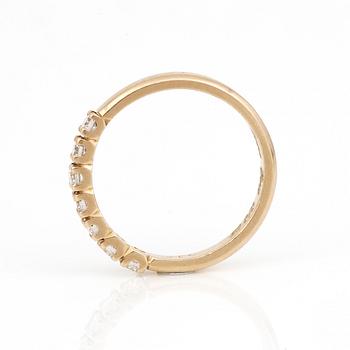 RING, 18K guld med briljantslipade diamanter, 0,35 ct, Hedbergs, Stockholm, 1990. Total vikt ca 2,72 g.