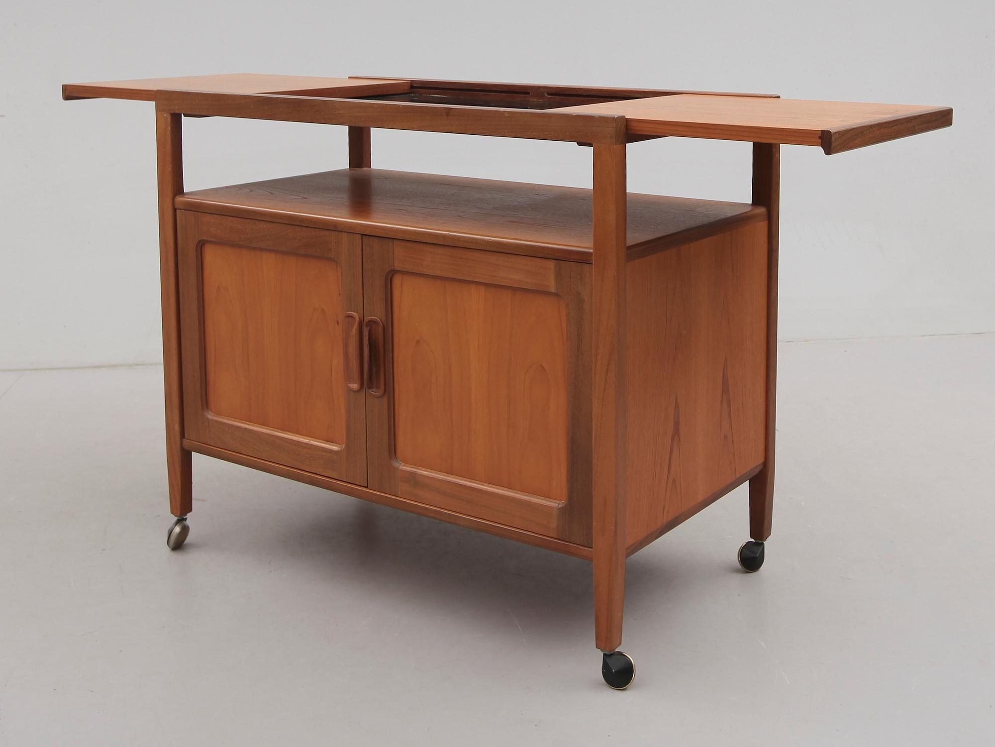 SERVERINGSVAGN, 1900-talets andra hälft.