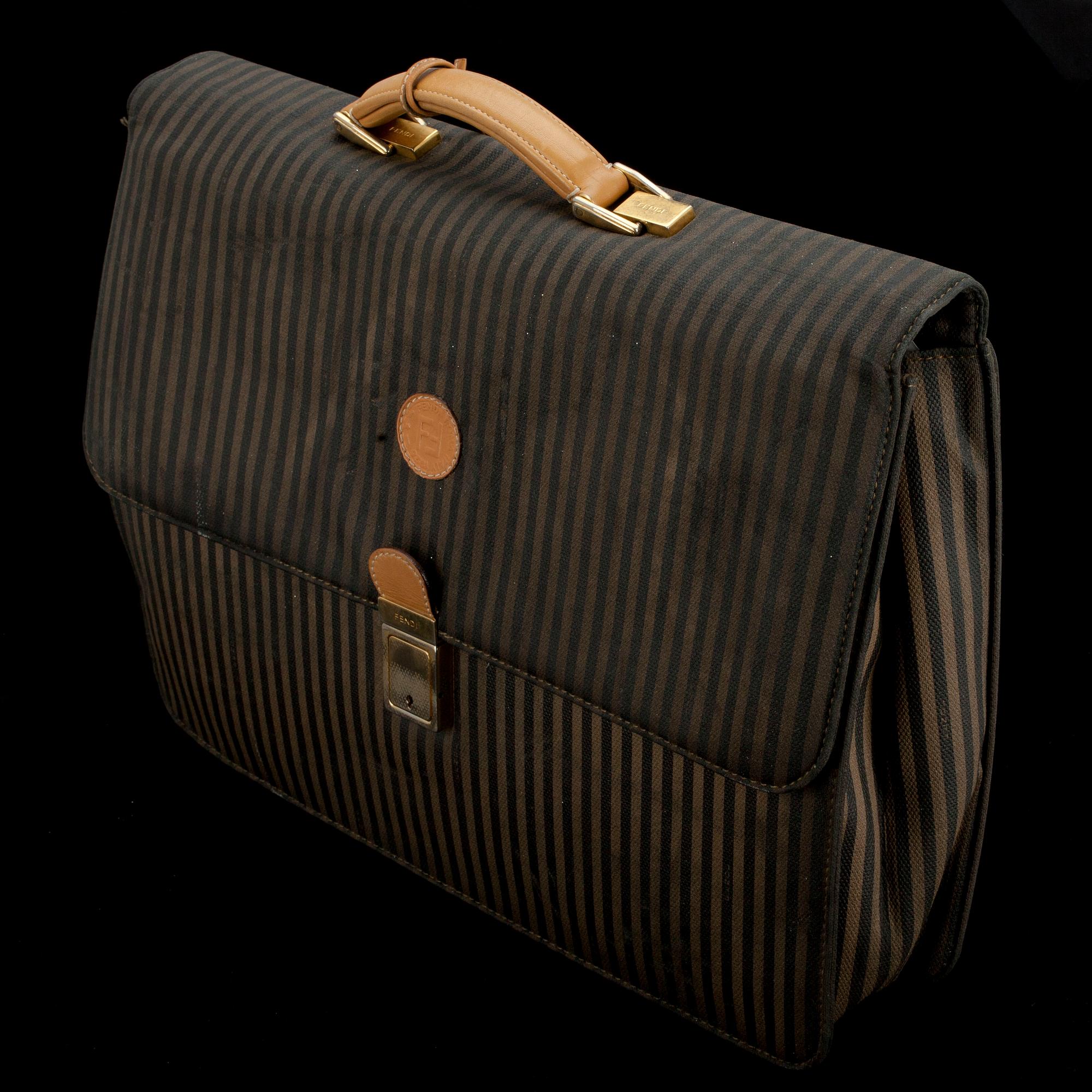 PORTFÖLJ, Fendi.