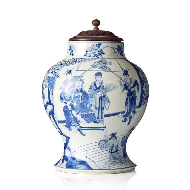 A blue and white vase, Qing dynasty, 19th century.