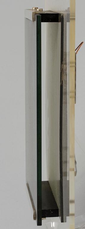ERIC H OLSON, glas och metall, signerad a tergo.