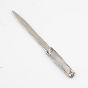 A royal letter opener by Ansorena, a firm serving as Spanish court jewellers since 1845.