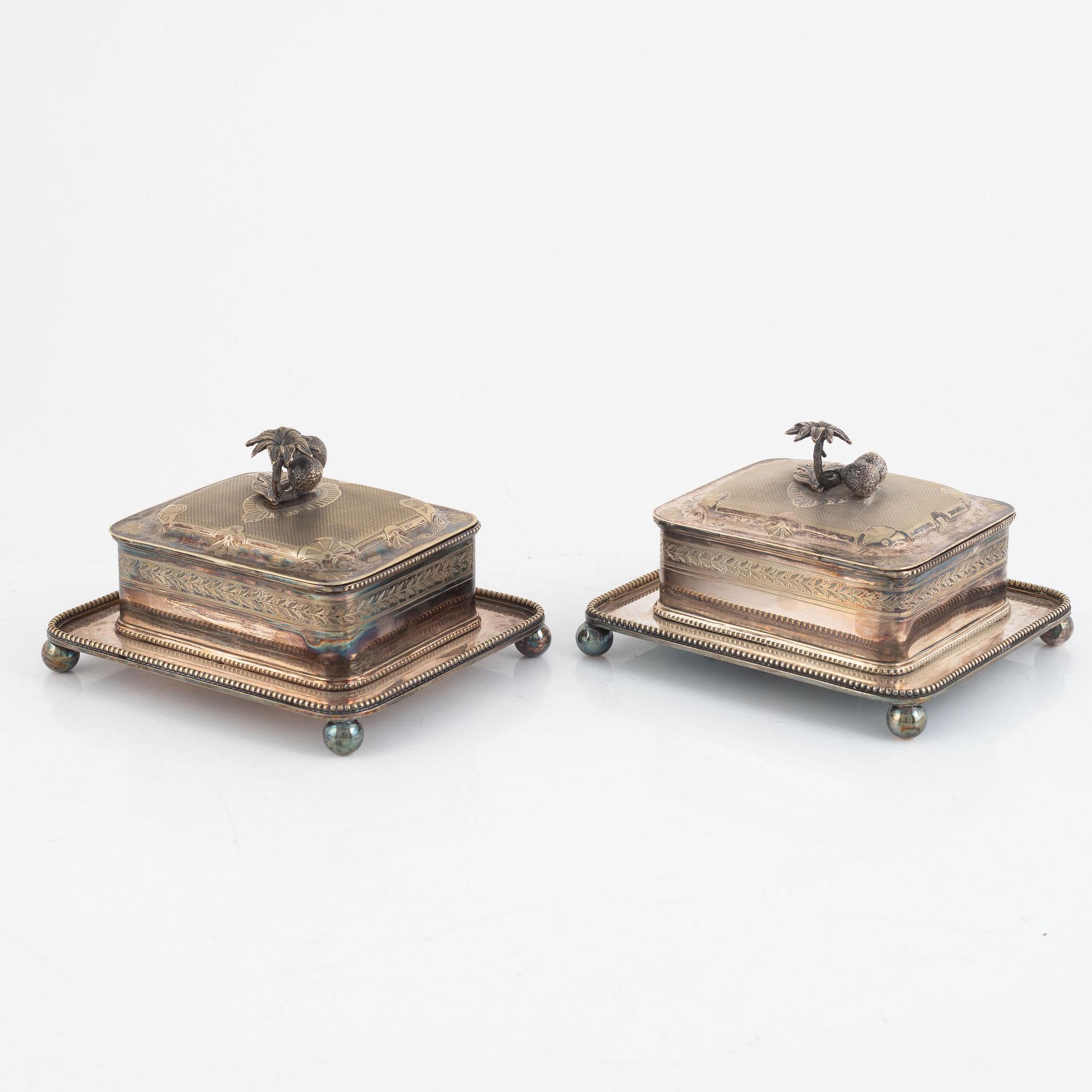 Mappin & Webb, smöraskar, ett par, nysilver, Sheffield, England.