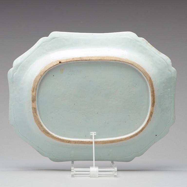 A famille rose serving dish, Qing dynasty, Qianlong (1736-95).