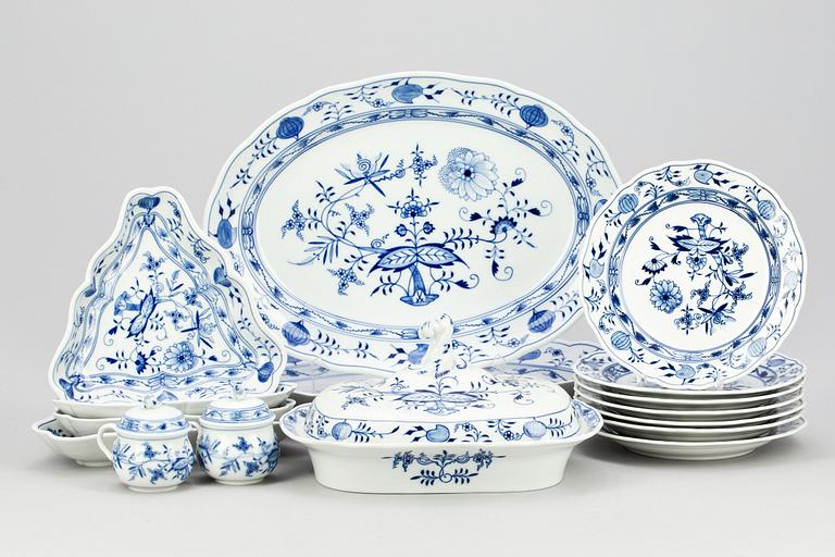 SERVISDELAR, 16 delar, porslin, "Zwiebelmuster", Meissen, 1900-tal.