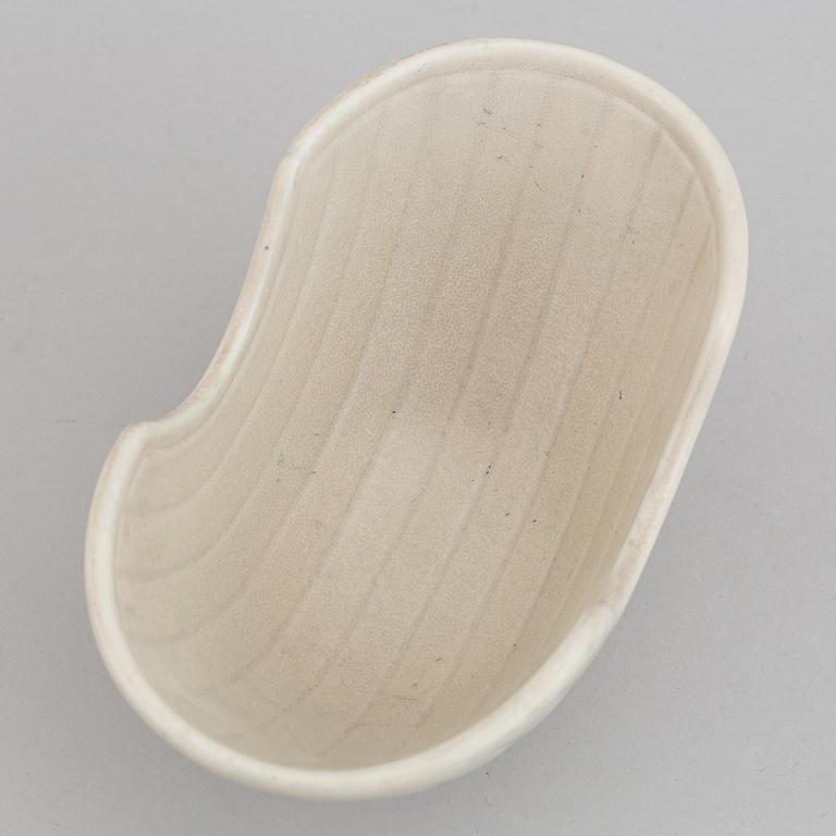 Gunnar Nylund, a set of two stoneware lidded bowls and a bowl, Rörstrand 1940's.