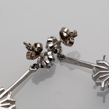 ÖRHÄNGEN, 18 K vitguld med åttkantslipade samt briljantslipade diamanter, ca 0.25 ct. Vikt ca 7 g.