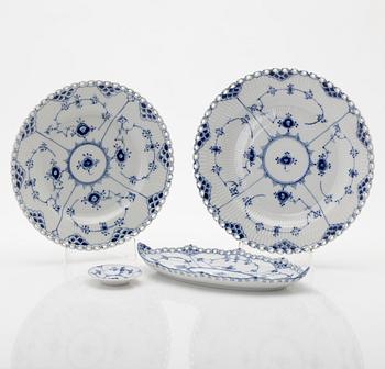 Royal Copenhagen, matservis, 68 delar, "Musselmalet", bland annat helblonde, Danmark.