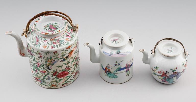 TEKANNOR, 3 st, porslin, Kina, 1800-tal.