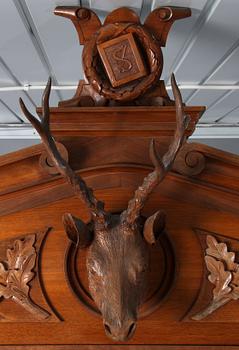 JAKTSKÅP, nyrenässans, trol Tyskland, omkring sekelskiftet 1800/1900.