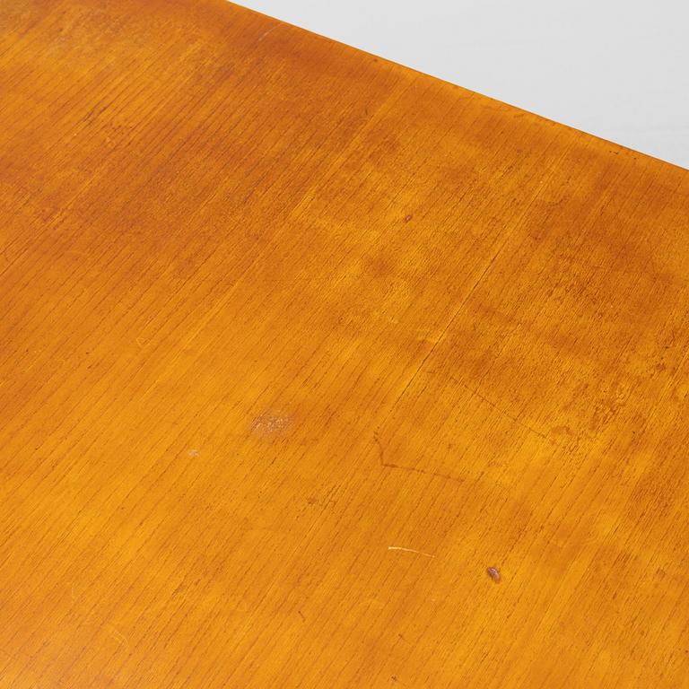 Axel Larsson, a Swedish Modern dining table model 1524, SVenska Möbelfabrikerna Bodafors, 1940's.