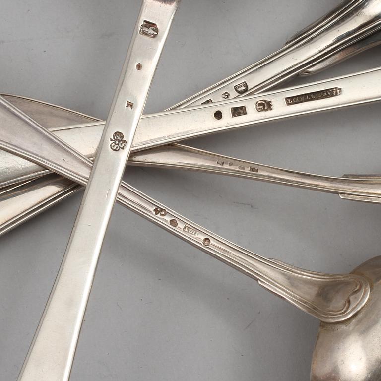 RAGUSKEDAR, 2 st, GRÄDDSKEDAR, 2 st och SOPPSLEV, silver, 1700-, 1800- och 1900-tal. Vikt 727 g.