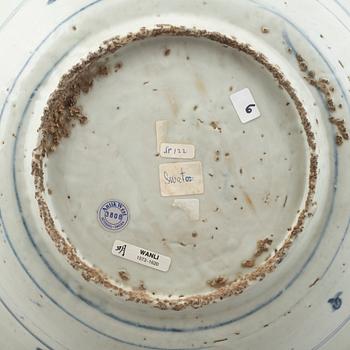 Skålfat, porslin, Swatow, Mingdynastin,  Wanli (1572-1620).