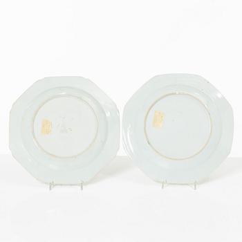 Tallrikar, fem stycken, porslin, Kina, Qingdynastin, 1700-tal.