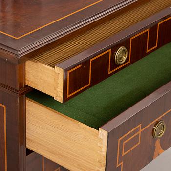 Chest of drawers, first half of the 20th century.
