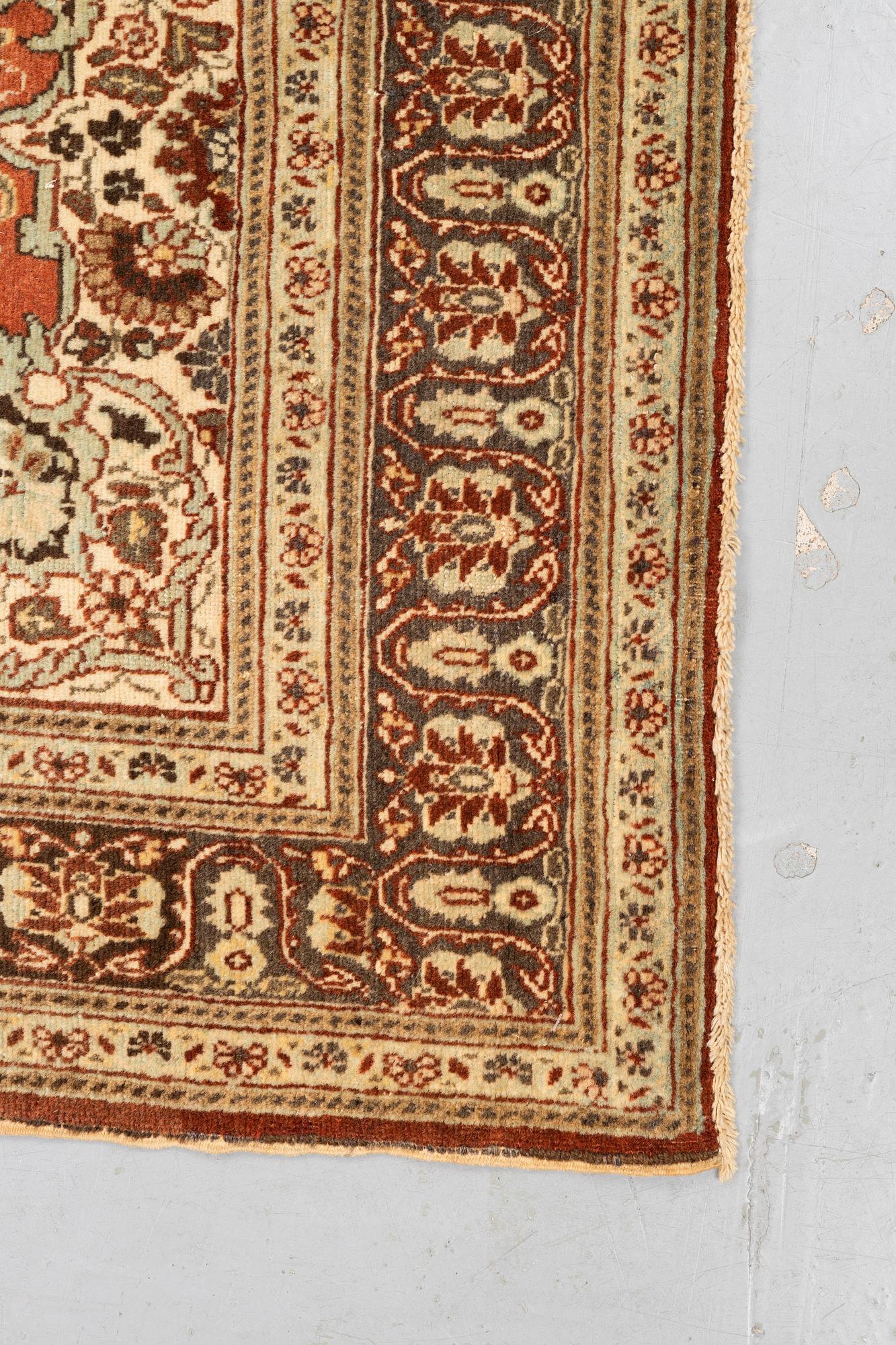 Matta, Antik Täbris, s.k. Hadjalili, ca 169 x 121-125 cm.