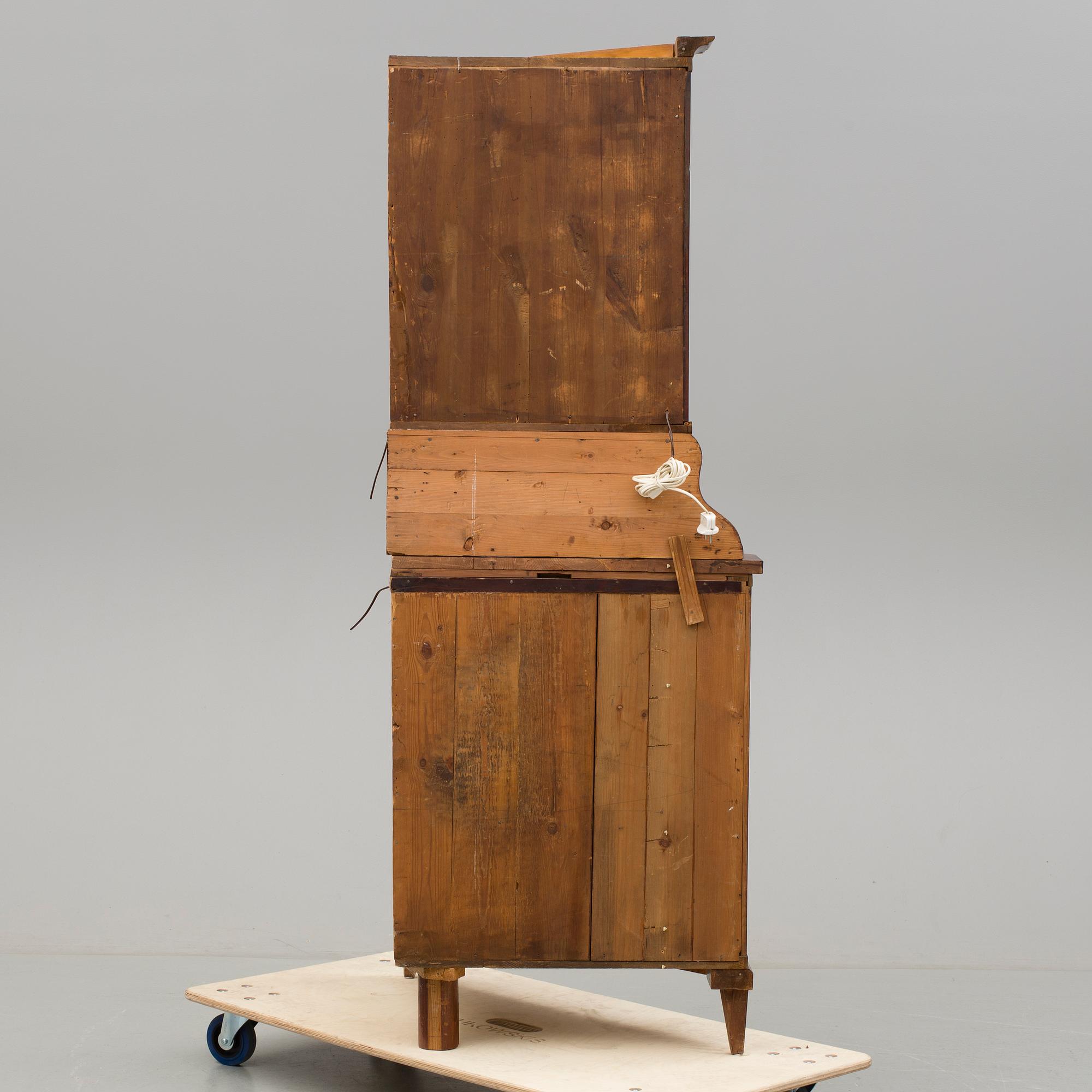 HÖRNSKÅP, sent 1800-tal.