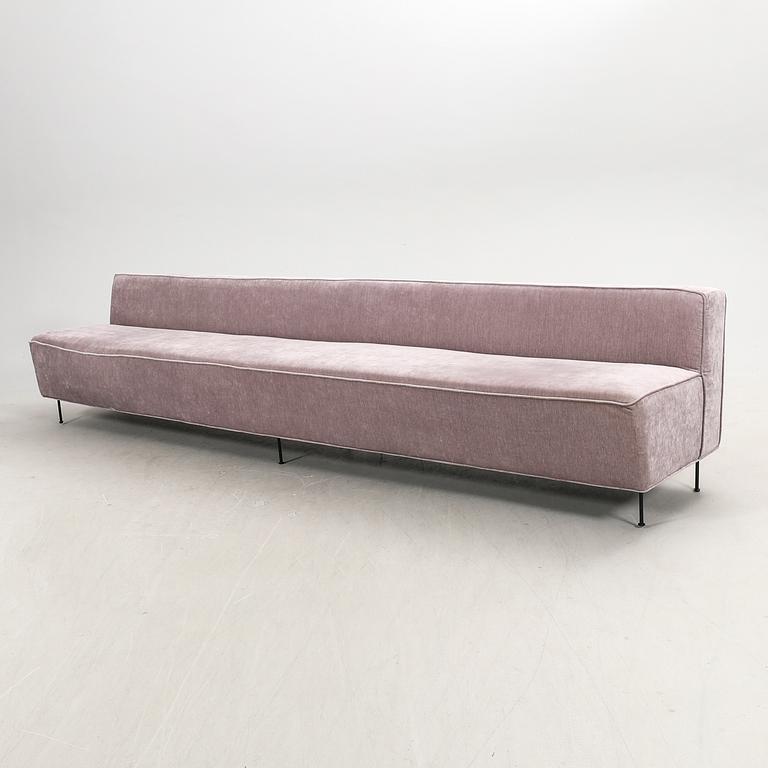 An 2021 sofa Modern Line' by Greta Magnusson Grossman, produced by Gubi.