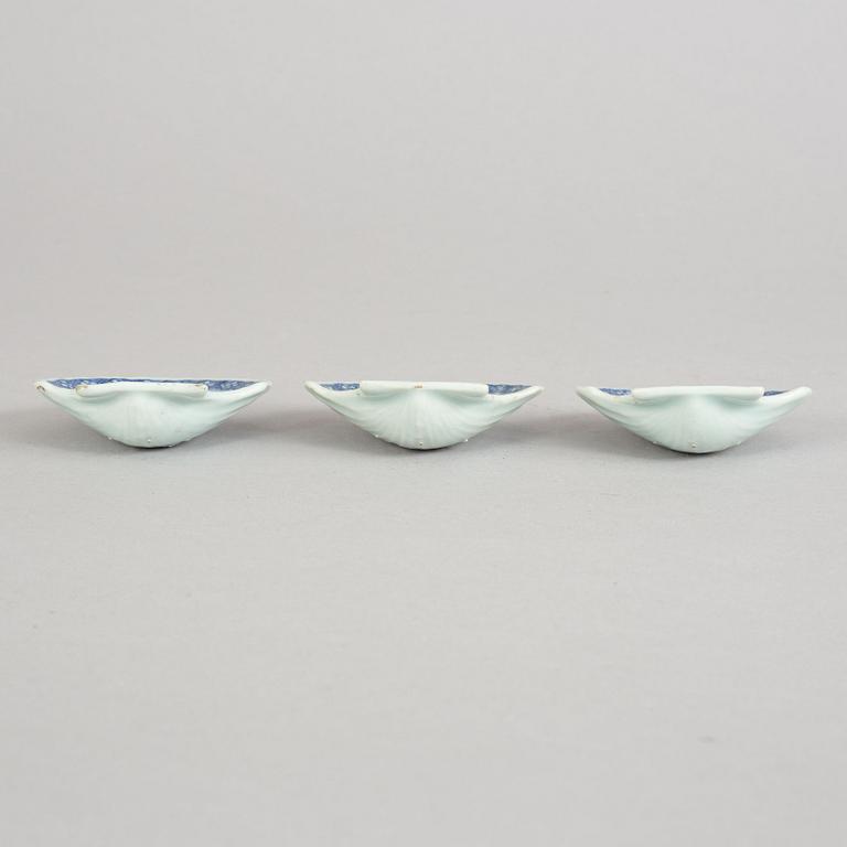 A set of three blue and white butter shells, Qing dynasty, Qianlong (1736-95).