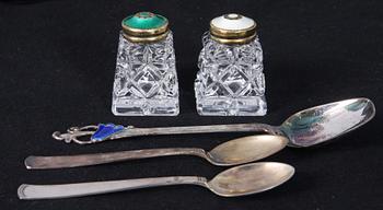 SALT OCH PEPPARKAR, sterlingsilver samt emalj, Norge. SKED, sterlingsilver samt emalj, Norge. Samt SKEDAR, 2 st silver, Rosenholm.