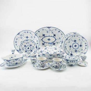 Servis 87 dlr, "Musselmalet - whole and half blonde", Royal Copenhagen Denmark porcelain.