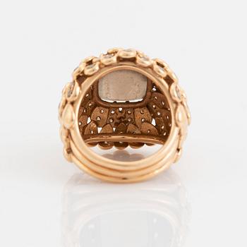 An 18K gold and smoky quartz ring set with round brilliant-cut diamonds.