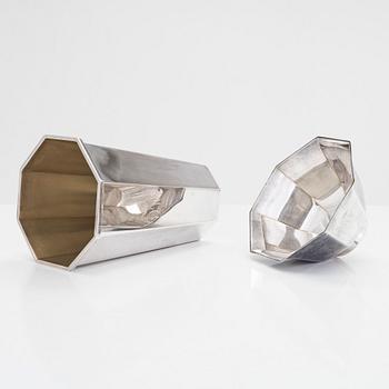 Vas och skål, silver, GAB, Eskilstuna och Stockholm, 1979 och 1966.