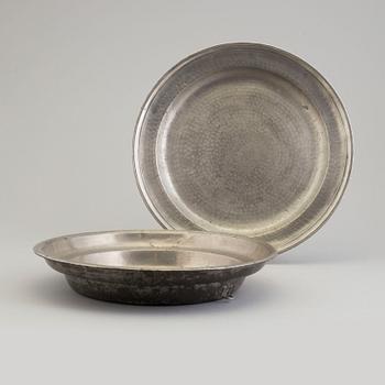 A PEWTER BOWL AND A DISH, 18th century.