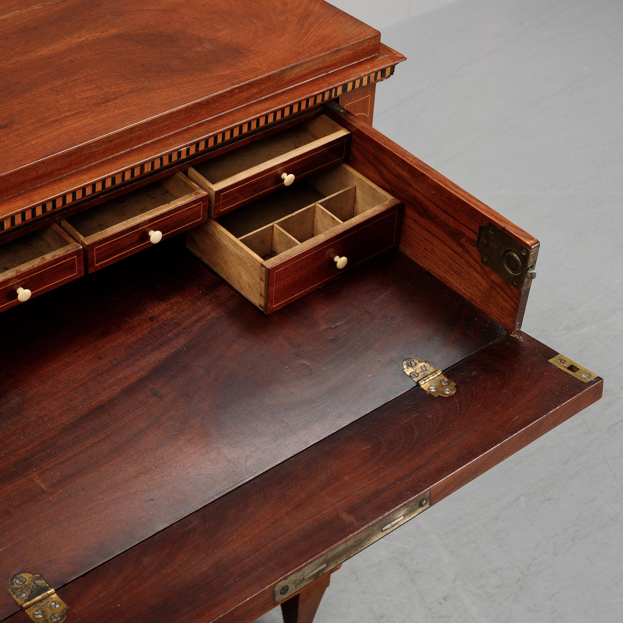 Magnus Samuel Kihlander (verksam 1801-1821), Skrivbyrå, 1800-talets första hälft.