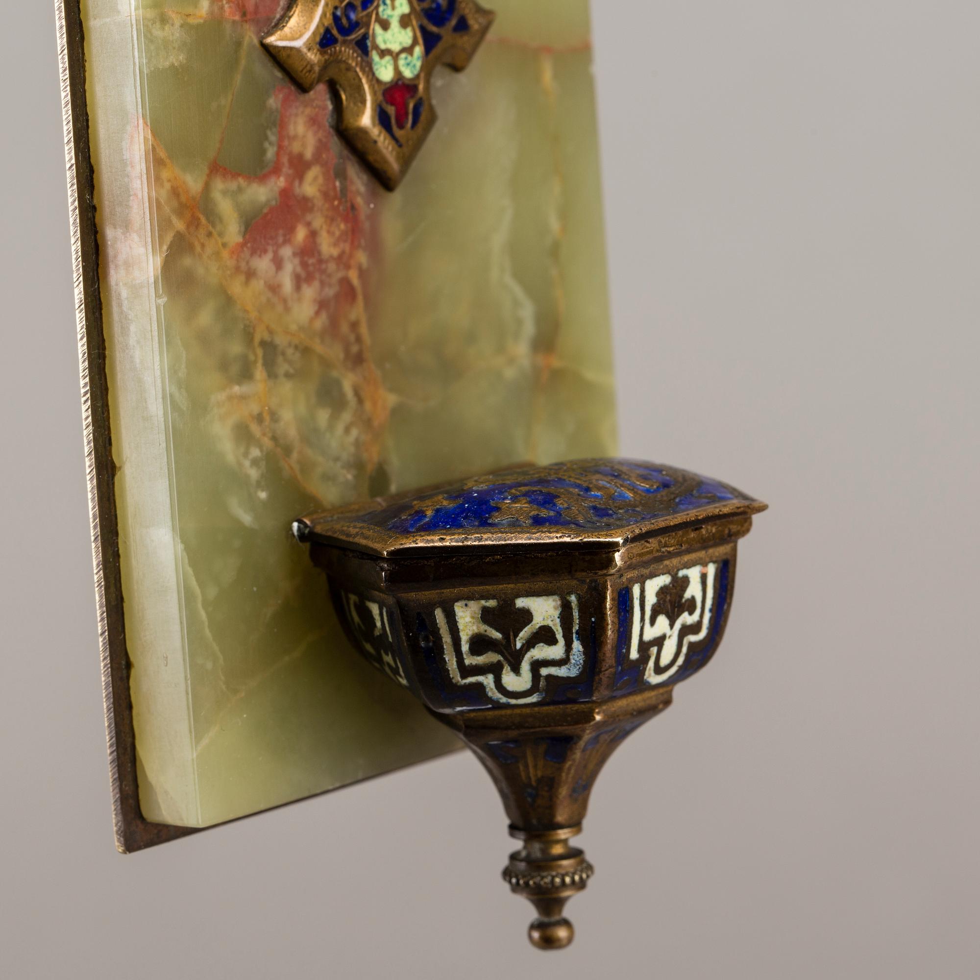 KRUCIFIX med VIGVATTENSKÅL, 1900-tal.