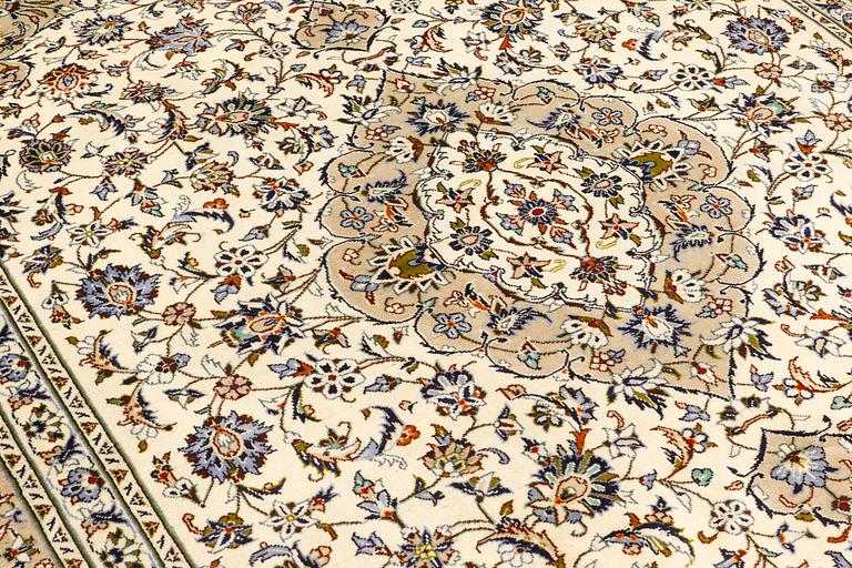 Matta, Keshan, ca 351 x 255 cm.